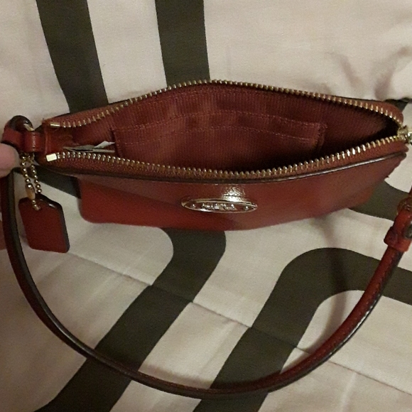 Coach Wristlet Red Pebbled Leather - Picture 8 of 9